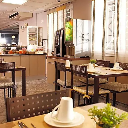מלון Sure By Western Beziers Le Monestie 3*
